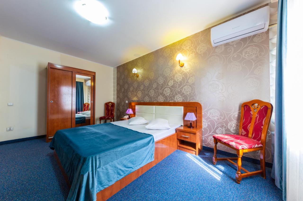 Hotel Amphitryon 3*